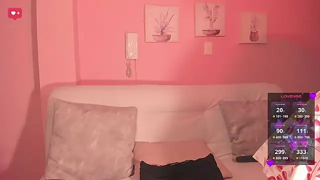 Snapshot of Evelyn_Vega chatting on 12.17.24 Evelyn Vega online show from 12.17.24