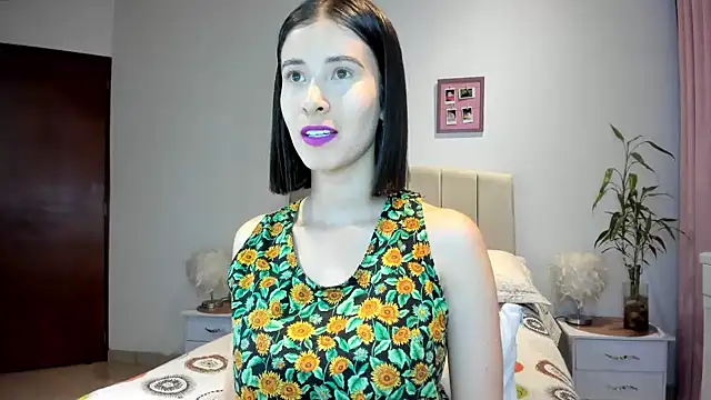 Snapshot of macarena_vallejo chatting on 12.18.24 macarena vallejo online show from 12.18.24