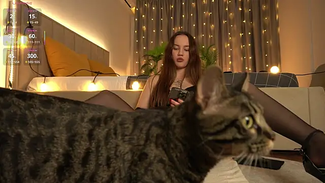 juli hox online show from 10.23.25