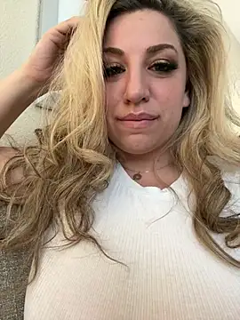 Snapshot of miamellycious chatting on 01.22.25 miamellycious online show from 01.22.25