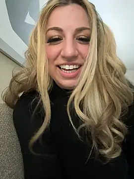 Snapshot of miamellycious chatting on 01.23.25 miamellycious online show from 01.23.25