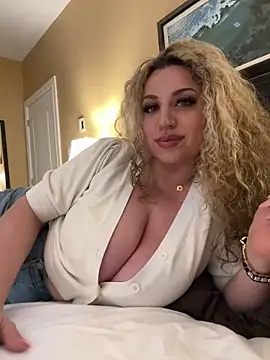 Snapshot of miamellycious chatting on 02.02.25 miamellycious online show from 02.02.25