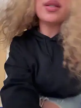 Snapshot of miamellycious chatting on 02.07.25 miamellycious online show from 02.07.25