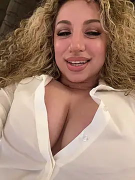 Snapshot of miamellycious chatting on 02.12.25 miamellycious online show from 02.12.25