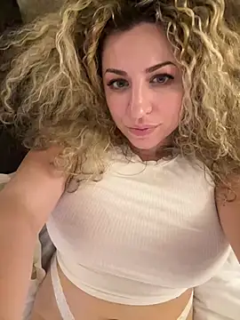 Snapshot of miamellycious chatting on 02.21.25 miamellycious online show from 02.21.25