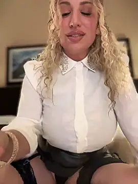 Snapshot of miamellycious chatting on 03.02.25 miamellycious online show from 03.02.25