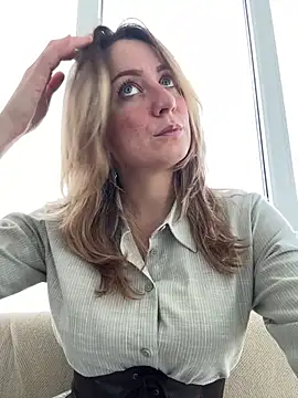 Snapshot of Puzdosia chatting on 10.10.25 Puzdosia online show from 10.10.25