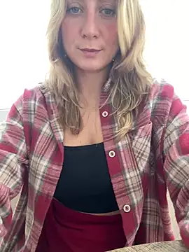 Snapshot of Puzdosia chatting on 10.20.25 Puzdosia online show from 10.20.25