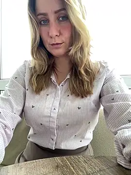 Snapshot of Puzdosia chatting on 10.23.25 Puzdosia online show from 10.23.25