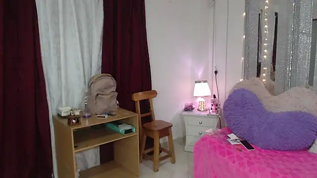 Snapshot of mijal_queen chatting on 12.15.24 mijal queen online show from 12.15.24