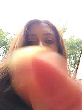 Snapshot of DORYY chatting on 10.15.25 DORYY online show from 10.15.25