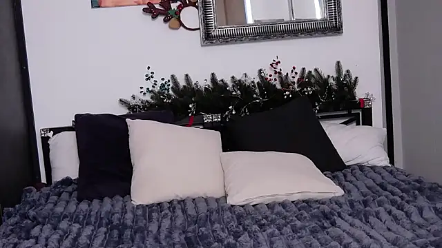 Ashley Ross  online show from 12.22.24