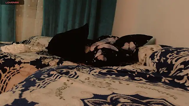 Snapshot of SenzualHotM chatting on 02.05.25 SenzualHotM online show from 02.05.25