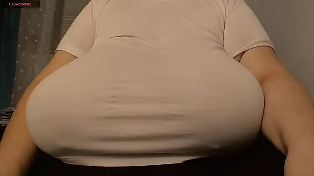 Snapshot of SenzualHotM chatting on 02.07.25 SenzualHotM online show from 02.07.25