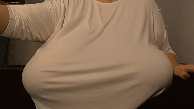 Snapshot of SenzualHotM chatting on 02.08.25 SenzualHotM online show from 02.08.25