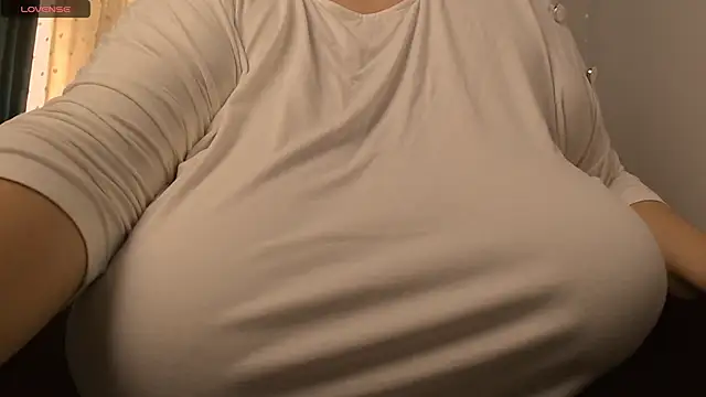 Snapshot of SenzualHotM chatting on 02.09.25 SenzualHotM online show from 02.09.25