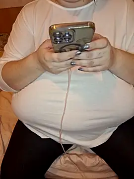 Snapshot of SenzualHotM chatting on 02.12.25 SenzualHotM online show from 02.12.25