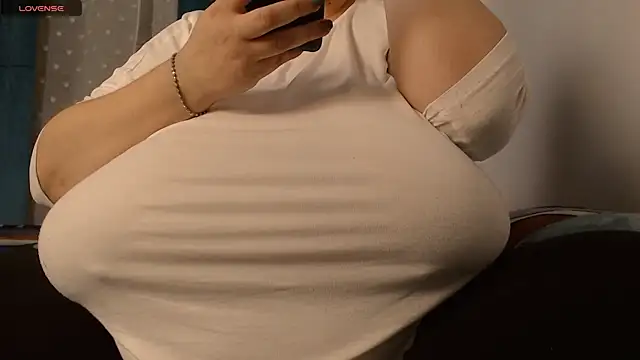 Snapshot of SenzualHotM chatting on 02.18.25 SenzualHotM online show from 02.18.25