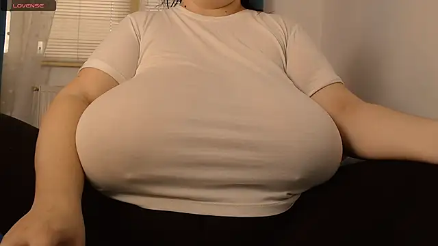 Snapshot of SenzualHotM chatting on 02.19.25 SenzualHotM online show from 02.19.25