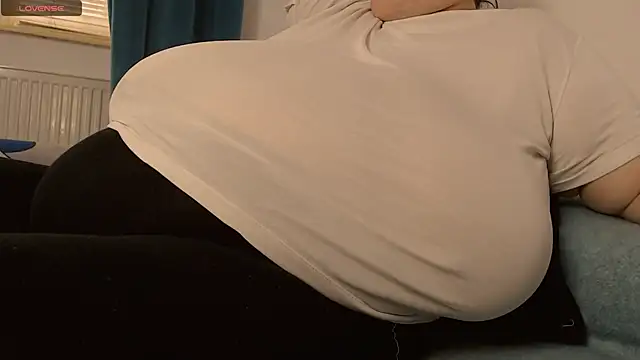 Snapshot of SenzualHotM chatting on 02.20.25 SenzualHotM online show from 02.20.25