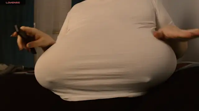 Snapshot of SenzualHotM chatting on 02.20.25 SenzualHotM online show from 02.20.25