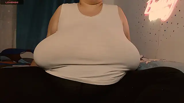 Snapshot of SenzualHotM chatting on 02.23.25 SenzualHotM online show from 02.23.25