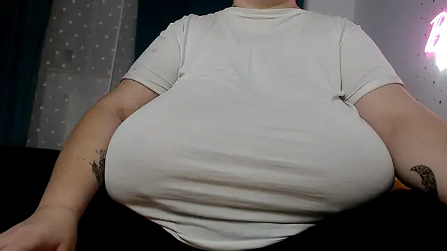 Snapshot of SenzualHotM chatting on 03.02.25 SenzualHotM online show from 03.02.25