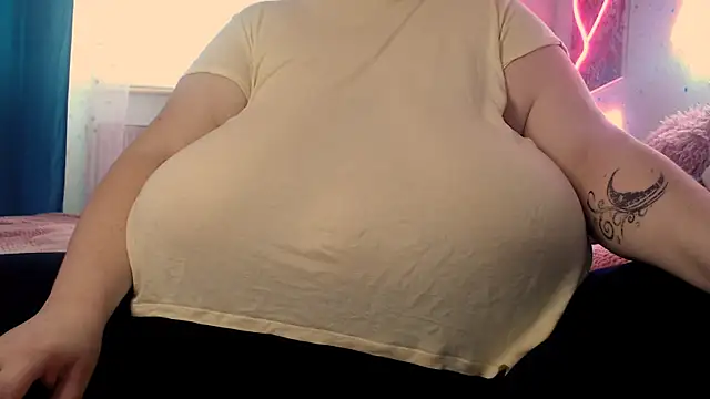 Snapshot of SenzualHotM chatting on 03.08.25 SenzualHotM online show from 03.08.25