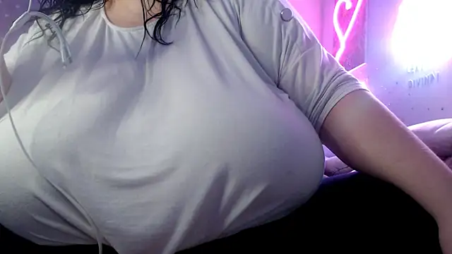 Snapshot of SenzualHotM chatting on 03.22.25 SenzualHotM online show from 03.22.25