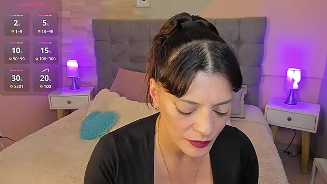Snapshot of _Abril_W chatting on 02.07.25 Abril W online show from 02.07.25