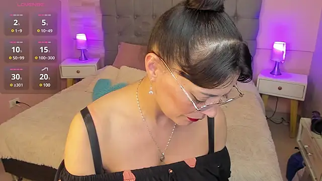 Snapshot of _Abril_W chatting on 03.05.25 Abril W online show from 03.05.25