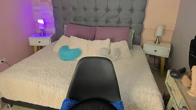  Abril W online show from 10.02.25