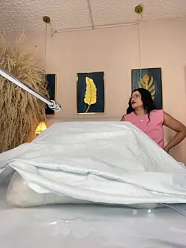 Snapshot of valerie_lya chatting on 10.01.25 valerie lya online show from 10.01.25