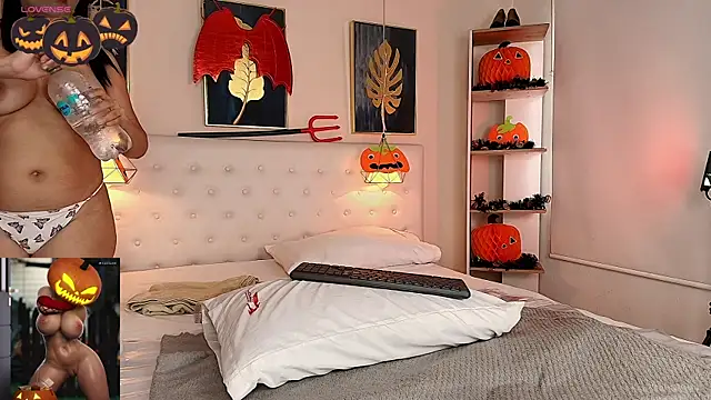 Snapshot of valerie_lya chatting on 10.11.25 valerie lya online show from 10.11.25