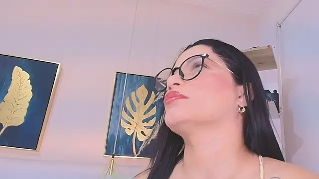 Snapshot of valerie_lya chatting on 06.20.26 valerie lya online show from 06.20.26