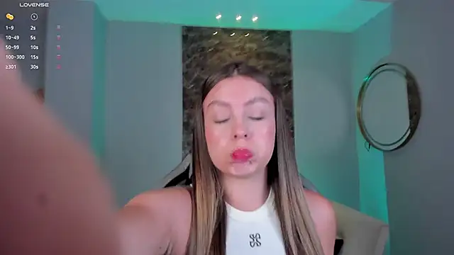 EllaClark online show from 01.14.25