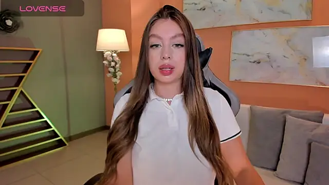EllaClark online show from 02.05.25