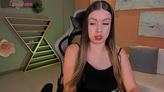 EllaClark online show from 02.07.25