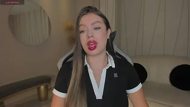 EllaClark online show from 03.06.25