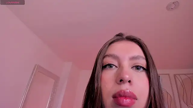 EllaClark online show from 09.11.25
