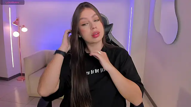 Snapshot of EllaClark chatting on 09.18.25 EllaClark online show from 09.18.25