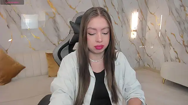 Snapshot of EllaClark chatting on 09.20.25 EllaClark online show from 09.20.25