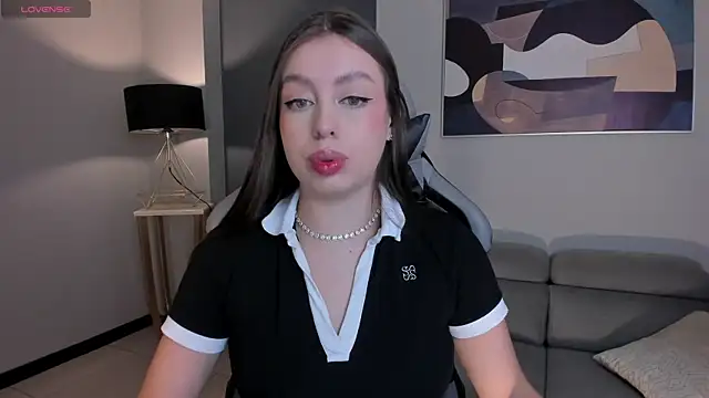 Snapshot of EllaClark chatting on 09.30.25 EllaClark online show from 09.30.25