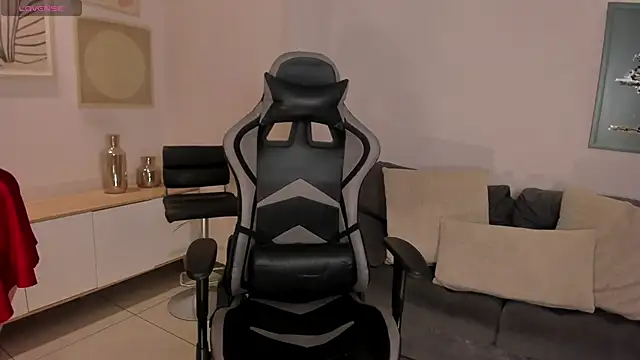 Snapshot of EllaClark chatting on 10.14.25 EllaClark online show from 10.14.25