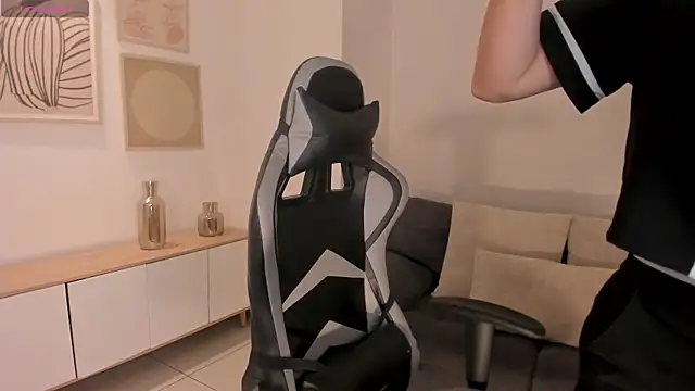 Snapshot of EllaClark chatting on 10.16.25 EllaClark online show from 10.16.25