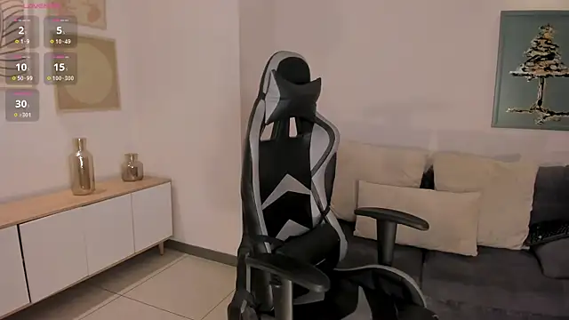 Snapshot of EllaClark chatting on 10.18.25 EllaClark online show from 10.18.25