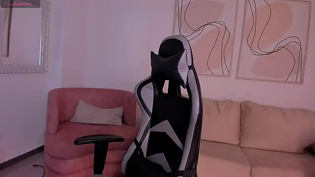 Snapshot of EllaClark chatting on 10.20.25 EllaClark online show from 10.20.25