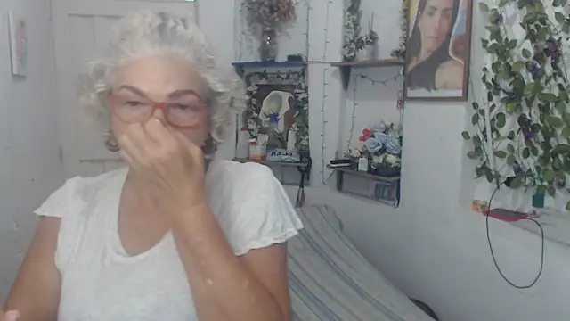 FunnyGrandma online show from 09.26.25