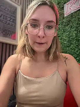 Snapshot of The_Snowwhitee chatting on 02.23.25 The Snowwhitee online show from 02.23.25