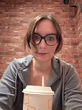 The Snowwhitee online show from 12.22.25